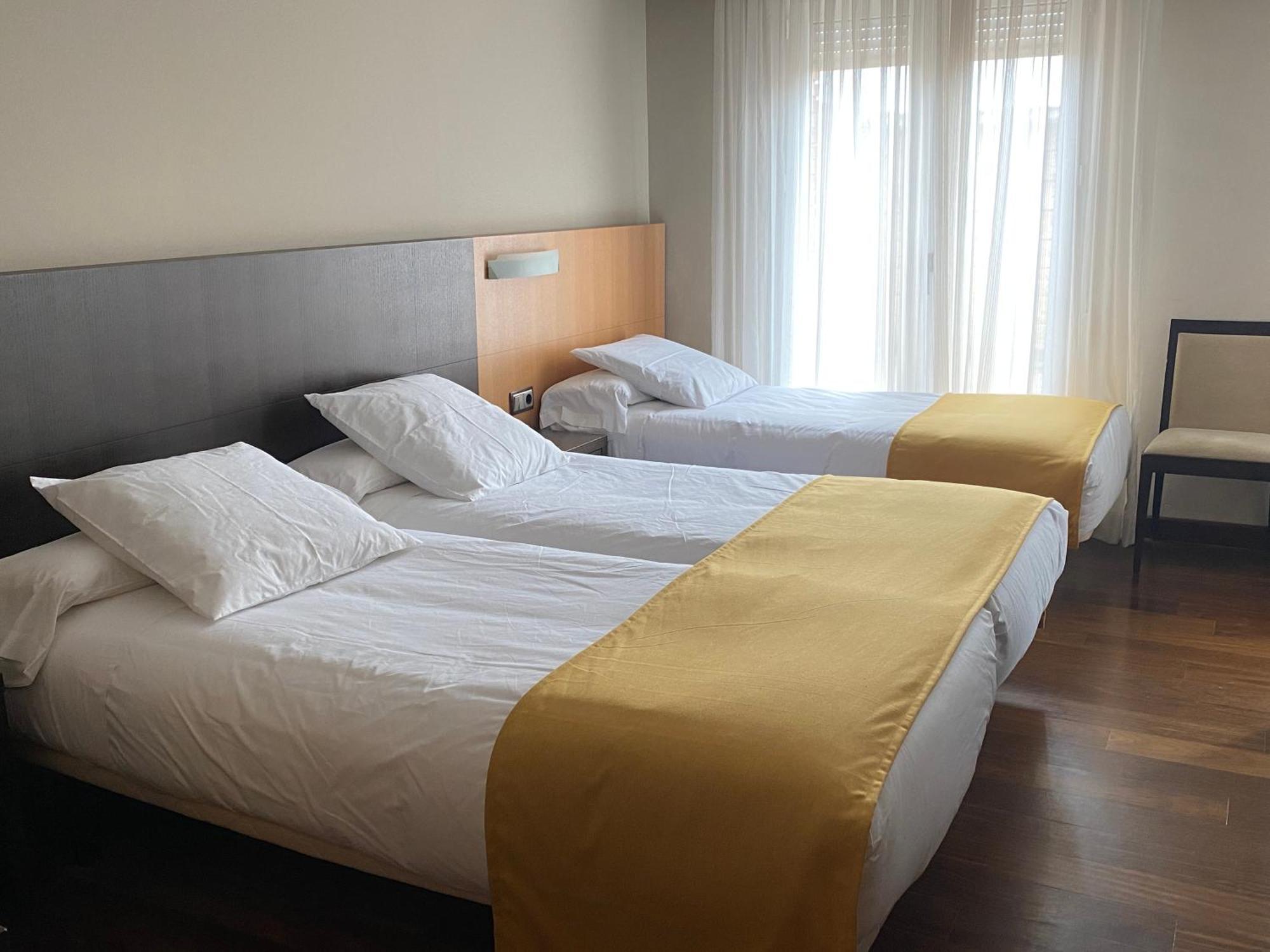 Hotel Rios Сан Адриан Экстерьер фото