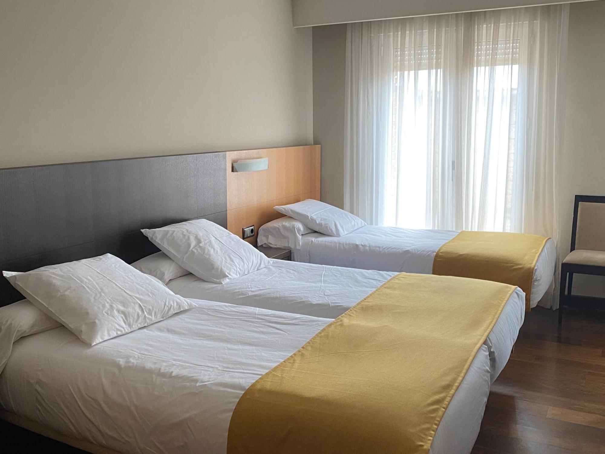 Hotel Rios Сан Адриан Экстерьер фото